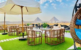 Palm Pyramids View Inn